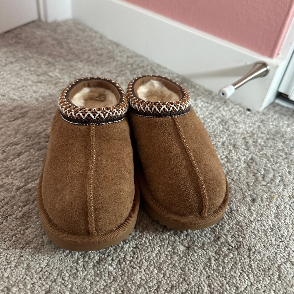 Ugg Tasman 2 toddlers size 9 brand new